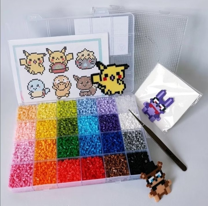 Kit de miçangas termocolantes coloridas para criar projetos de Pixel Art com Perler Beads.